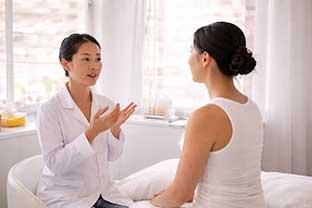 Acupuncture Therapist Consultation